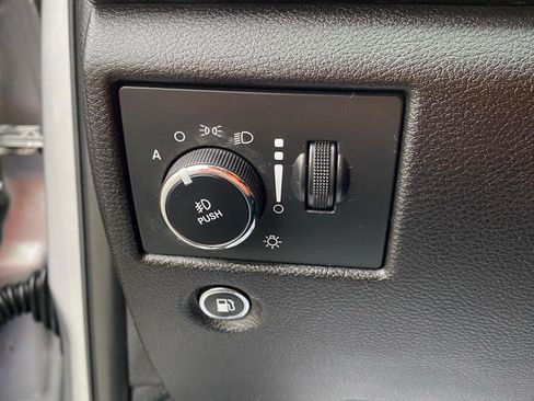 Used 2017 Jeep Grand Cherokee Limited image 12