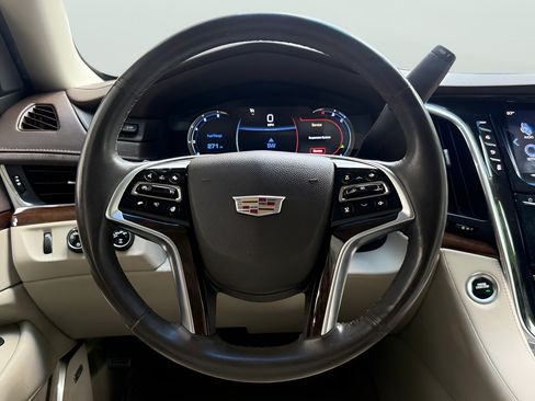 Used 2017 Cadillac Escalade Luxury AWD/4WD image 15
