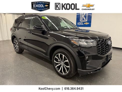 Used 2026 Ford Explorer ST-Line AWD/4WD image 1