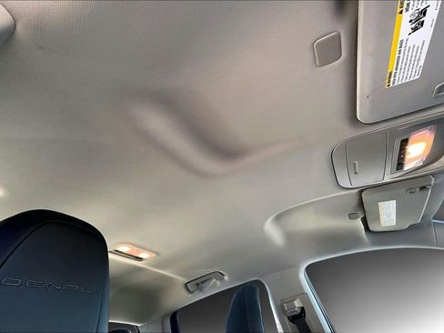 Used 2022 GMC Canyon Denali image 28