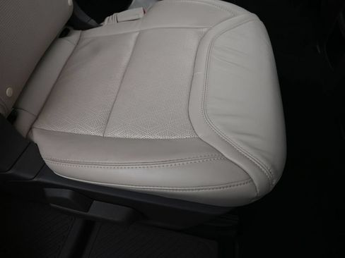 Used 2020 Ford Explorer Platinum w/ Premium Technology Package AWD/4WD image 16