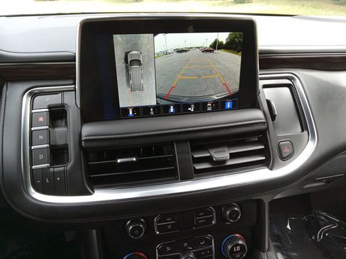 Used 2024 Chevrolet Tahoe Z71 w/ Luxury Package AWD/4WD image 18