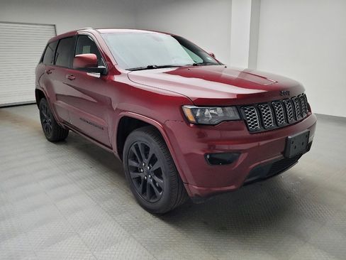 Used 2019 Jeep Grand Cherokee Altitude image 13