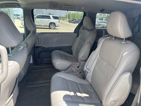 Used 2020 Toyota Sienna XLE FWD image 4
