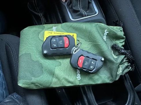 Used 2021 Jeep Wrangler Unlimited Sahara w/ Uconnect 4C Nav & Sound Group image 13