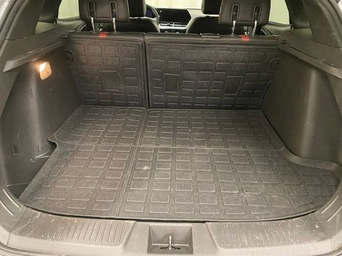 Used 2025 Chevrolet Trax RS FWD image 8