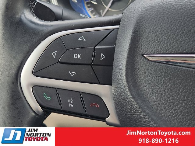 Used 2015 Chrysler 200 Limited w/ Convenience Group FWD image 28