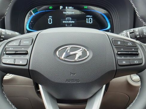 New 2025 Hyundai Venue SEL image 24