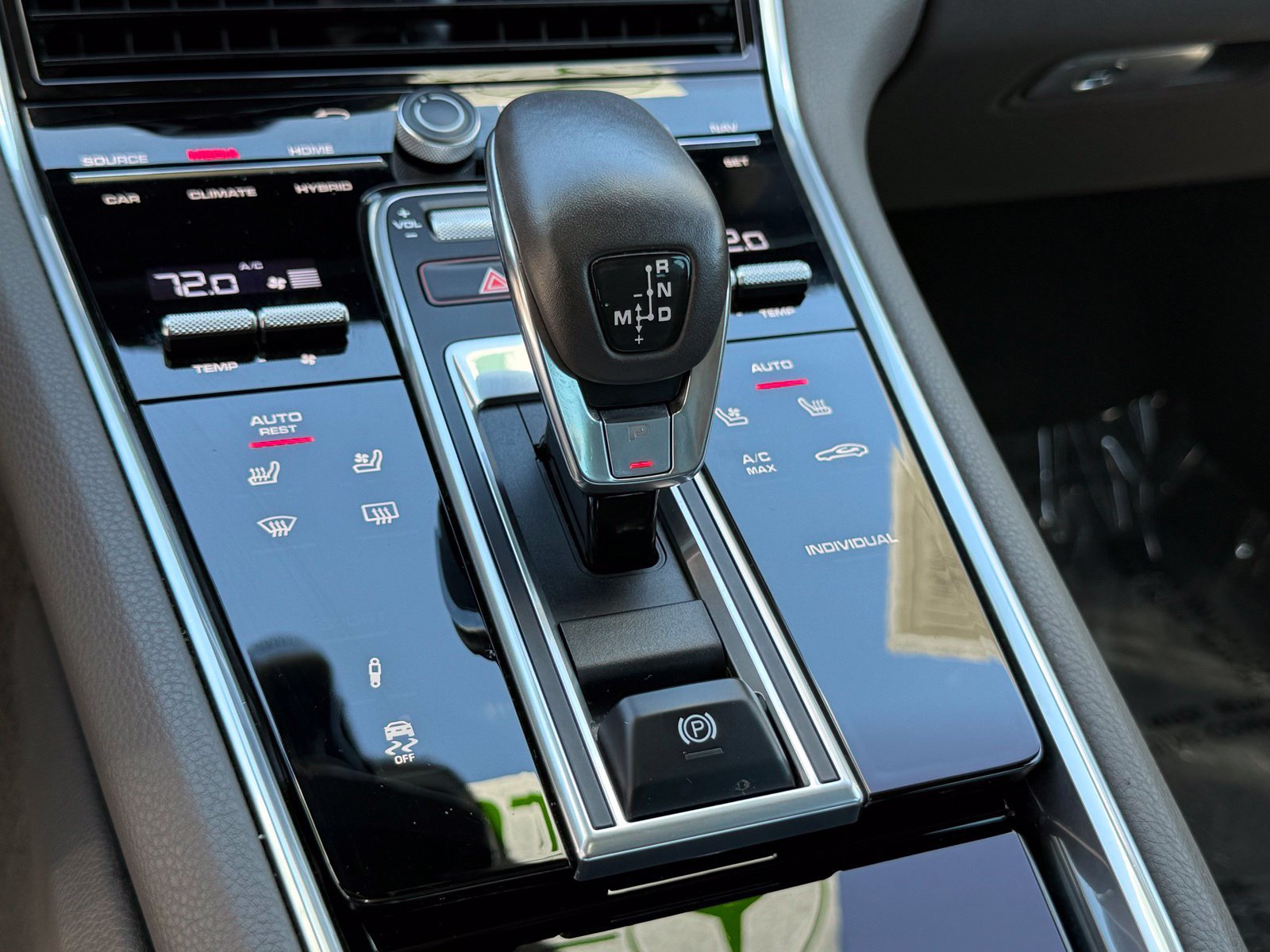 Used 2019 Porsche Panamera 4 AWD/4WD image 33