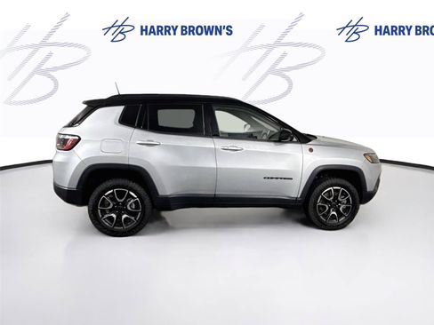 Used 2025 Jeep Compass Trailhawk AWD/4WD image 30