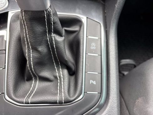 Used 2023 Volkswagen Tiguan SE R-Line FWD image 43
