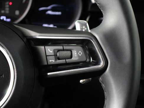 Certified 2026 Porsche Macan image 15