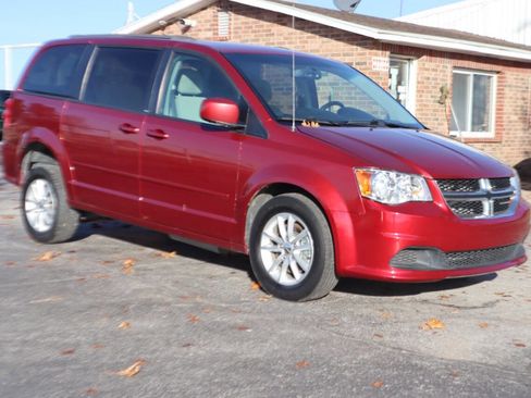 Used 2014 Dodge Grand Caravan SXT w/ UConnect Hands-Free Group image 3