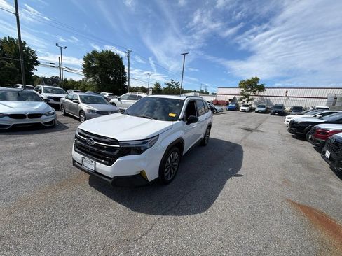 Used 2025 Subaru Forester Touring AWD/4WD image 3