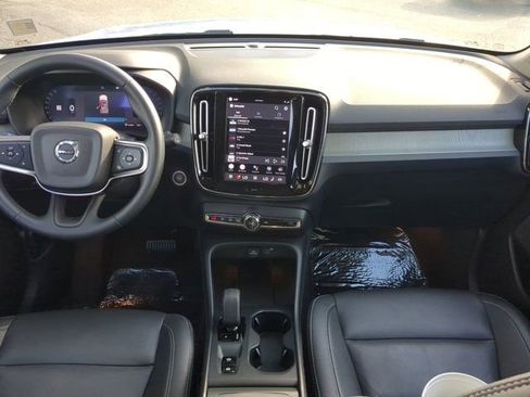 Used 2025 Volvo XC40 B5 Core AWD/4WD image 14