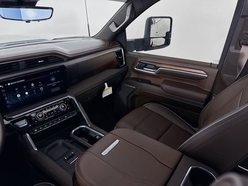 Used 2025 GMC Sierra 3500 Denali w/ Technology Package image 26