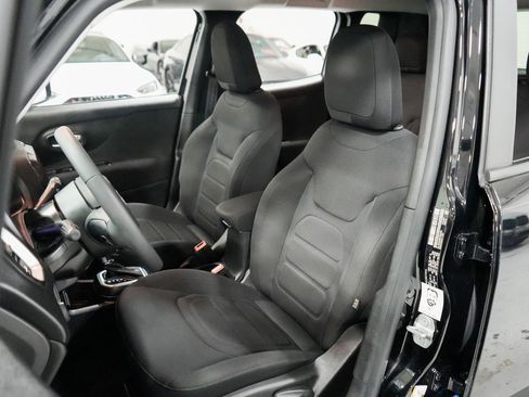 Used 2019 Jeep Renegade Latitude w/ Safety & Security Group II image 10