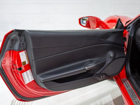 Used 2018 Ferrari 488 GTB RWD image 16