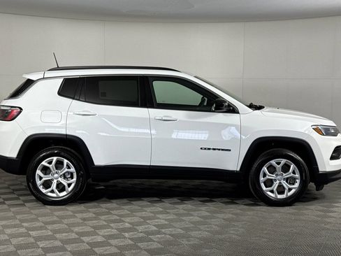 Used 2024 Jeep Compass Latitude AWD/4WD image 2