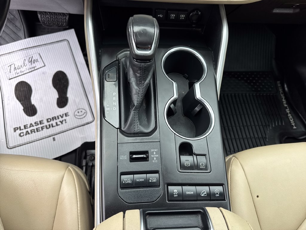 Used 2020 Toyota Highlander XLE AWD/4WD image 19