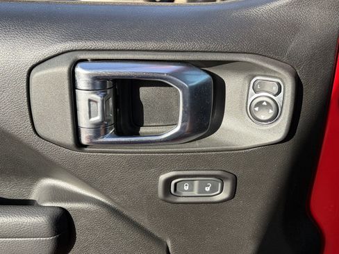 Used 2025 Jeep Gladiator Sport AWD/4WD image 23