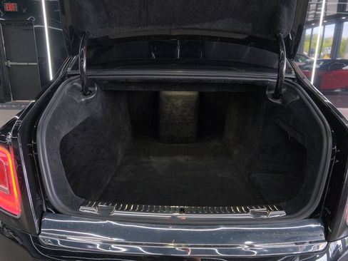 Used 2022 Rolls-Royce Phantom Sedan w/ The Phantom Package RWD image 35
