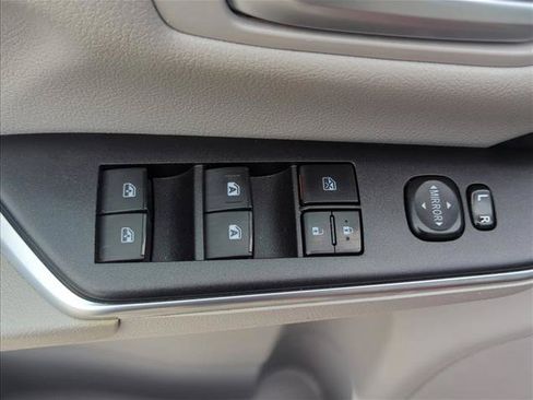 Used 2017 Toyota Camry LE FWD image 10