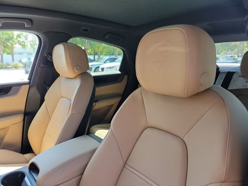 New 2026 Porsche Cayenne Base image 6