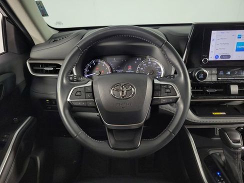 Used 2023 Toyota Highlander XLE FWD image 24