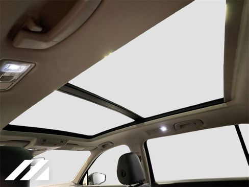 Used 2020 Volkswagen Tiguan SEL w/ Tiguan Two-Row MDO Package image 23