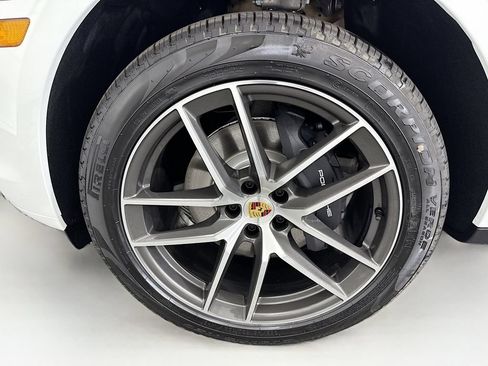 Used 2026 Porsche Macan AWD/4WD image 31