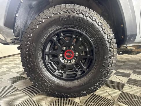 Used 2019 Toyota Tacoma TRD Off-Road AWD/4WD image 10