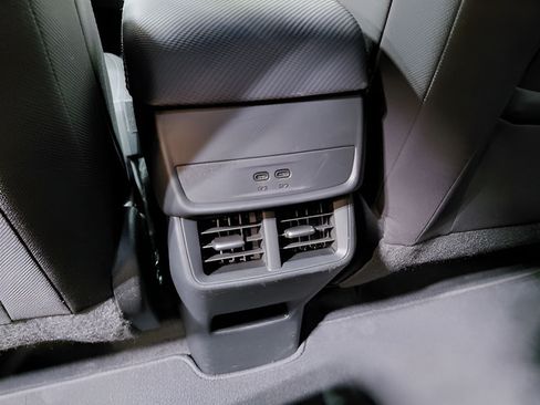 Used 2026 Chevrolet Equinox LT AWD/4WD image 32