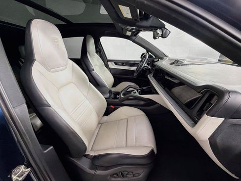 Certified 2024 Porsche Cayenne S AWD/4WD image 28