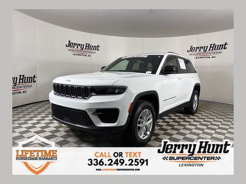 Used 2024 Jeep Grand Cherokee Laredo X image 1