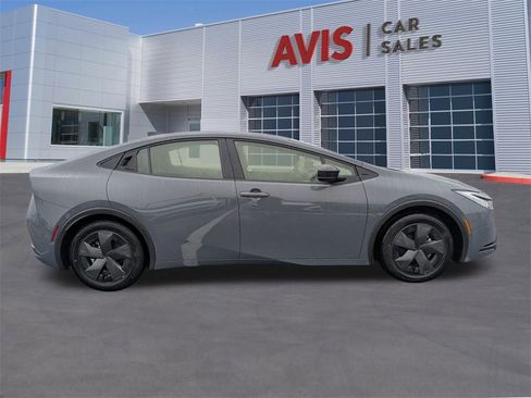 Used 2025 Toyota Prius LE image 7