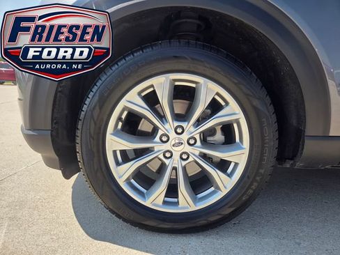 Used 2021 Ford Explorer XLT w/ Equipment Group 202A AWD/4WD image 8