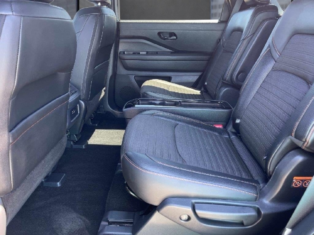 Used 2025 Nissan Pathfinder Rock Creek AWD/4WD image 18