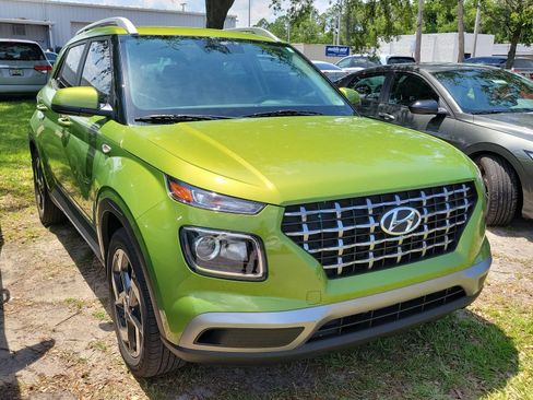 Used 2024 Hyundai Venue SEL FWD image 1