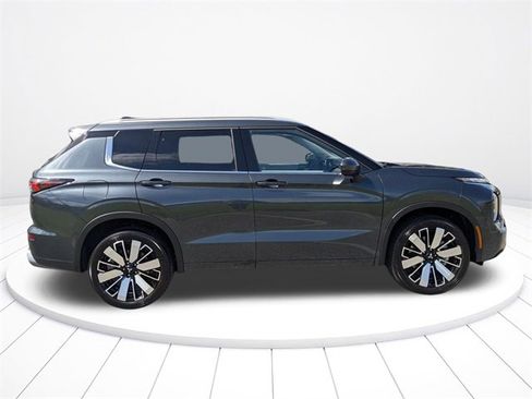 New 2025 Mitsubishi Outlander SEL image 2