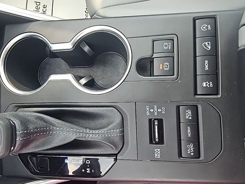 Used 2022 Toyota Highlander XLE image 24