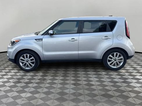 Used 2017 Kia Soul + FWD image 8