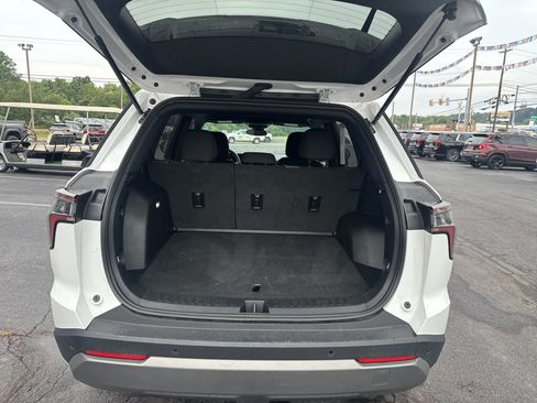 Used 2025 Chevrolet Equinox LT AWD/4WD image 5