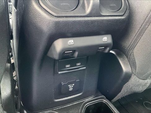 Used 2023 Jeep Wrangler Unlimited Sahara AWD/4WD image 11