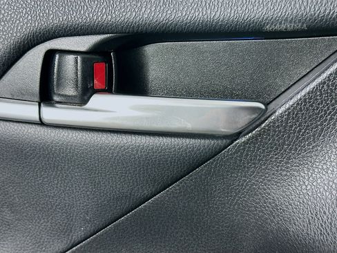 Used 2022 Toyota Camry XSE image 14