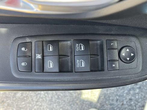 Used 2022 Jeep Cherokee Trailhawk w/ Comfort/Convenience Group AWD/4WD image 26