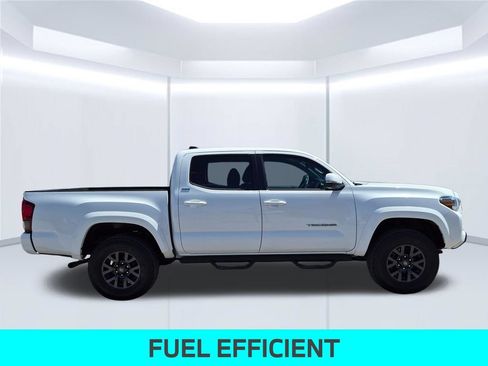 Used 2023 Toyota Tacoma SR5 AWD/4WD image 8