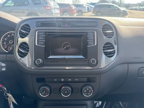 Used 2017 Volkswagen Tiguan Limited image 14
