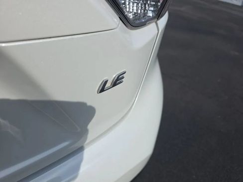 Used 2020 Toyota Corolla LE FWD image 12