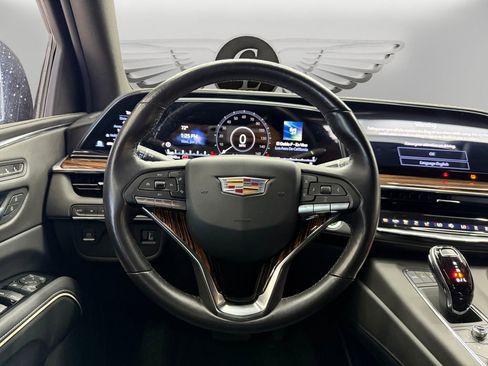 Used 2024 Cadillac Escalade Luxury AWD/4WD image 12